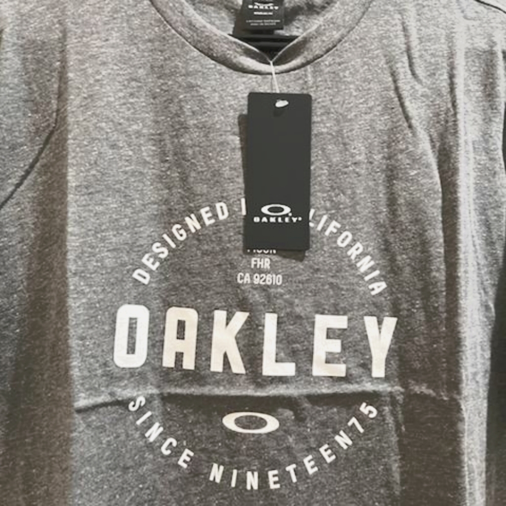 Oakley Men's 👕 Shirt,